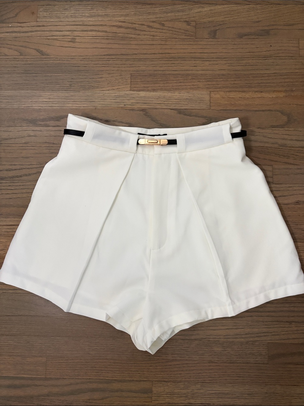 Commense White Mid-Waist Tailored Shorts with Black Accent Belt